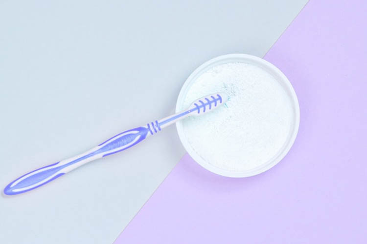 جوش شیرین یک روش طبیعی برای ضدعفونی کردن و تمیز نگه داشتن مسواک است.